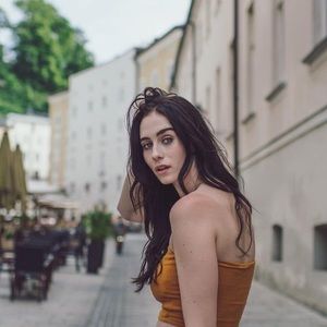 Meet your Posher, Avery